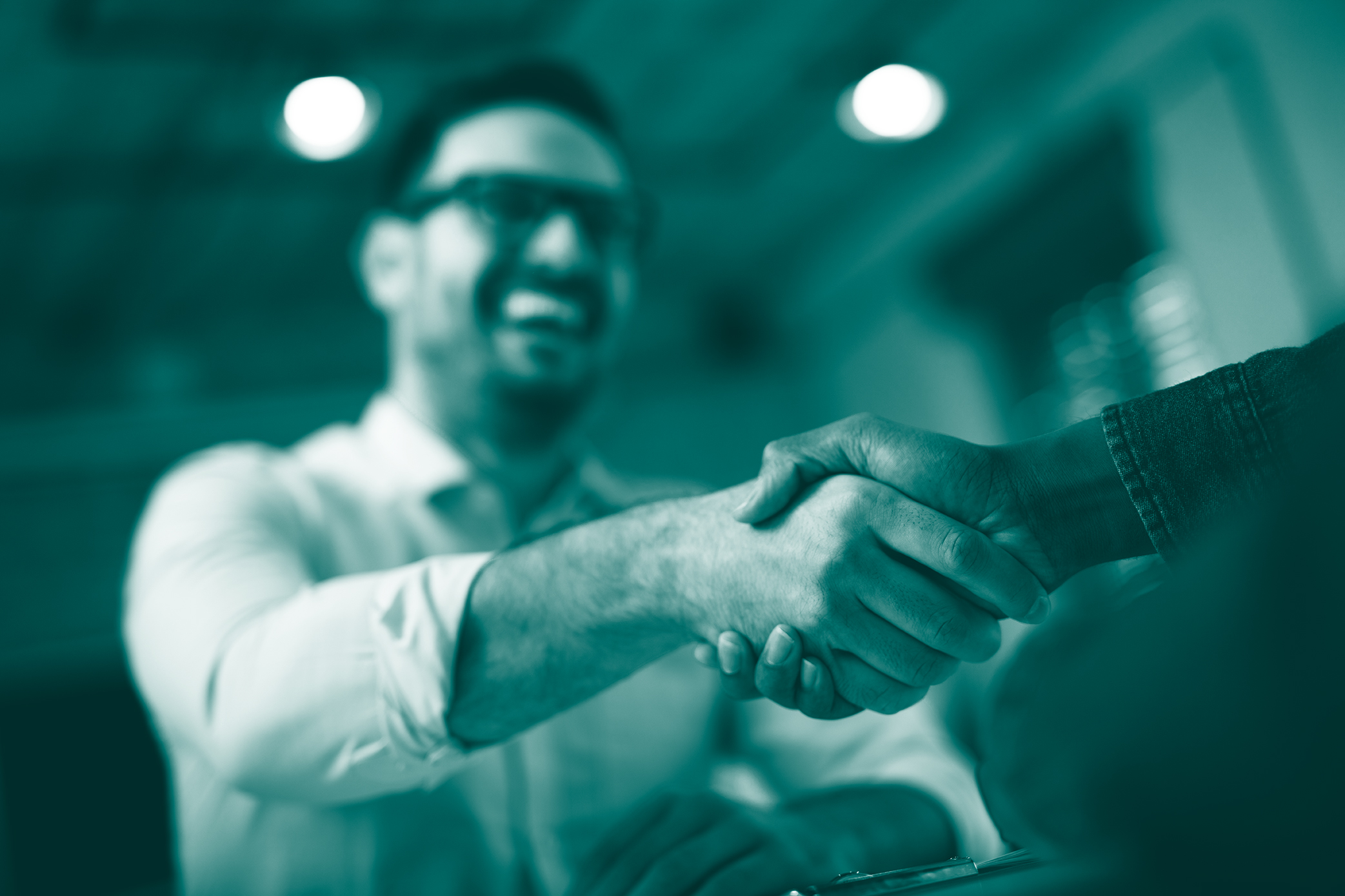 Photo of two people shaking hands meant to illustrate the bond between customer and company in keeping a valued customer
